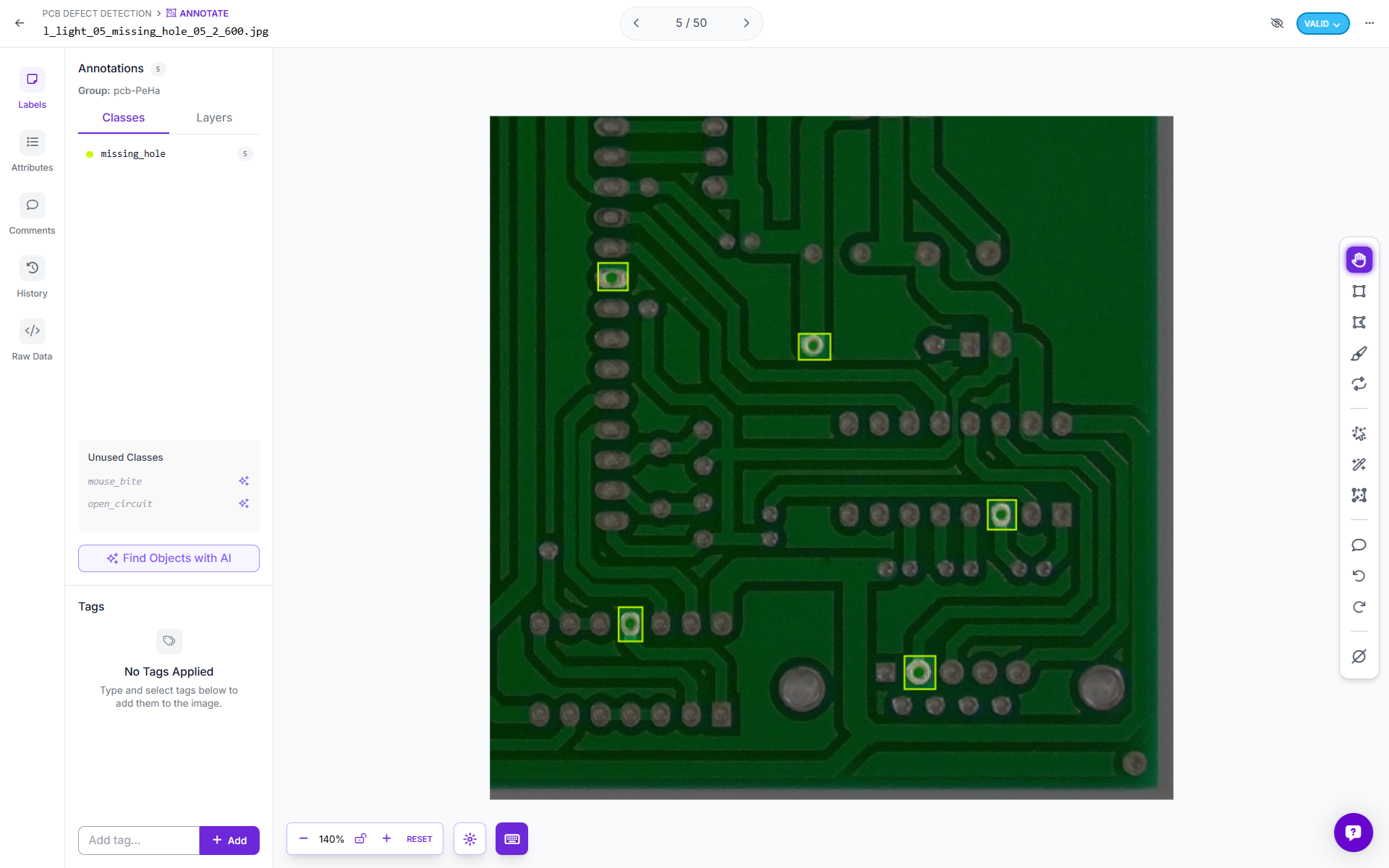 PCB 이미지에서 결함 부위를 라벨링하는 어노테이션 도구 화면이다.