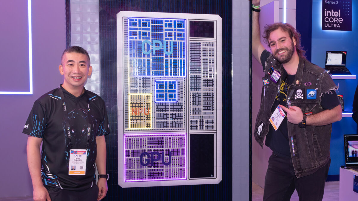 42,000개의 레고 브릭으로 완성된 Intel Core Ultra Series 3 거대 모델