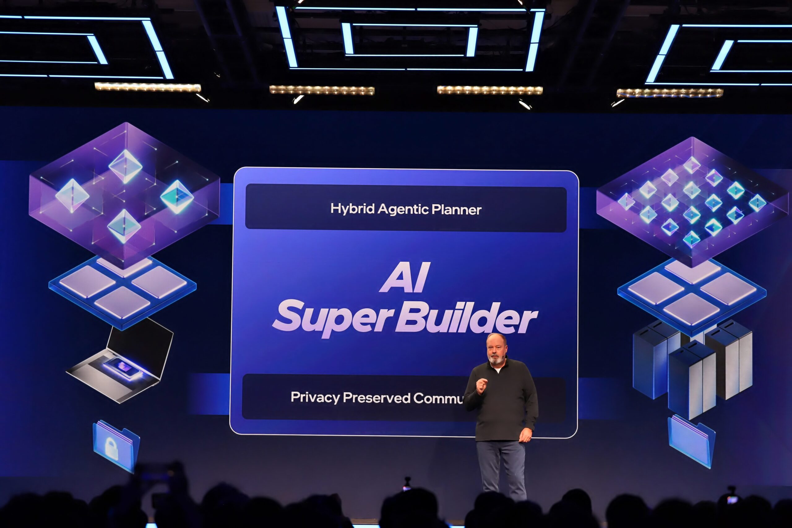 AI Super Builder와 하이브리드 에이전트 플래너를 설명하는 발표 슬라이드