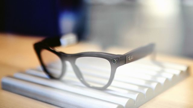 카메라가 장착된 Ray-Ban Meta 스마트 안경의 모습.