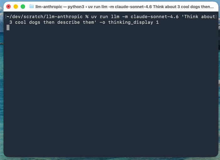Claude 모델이 추론 과정을 회색 텍스트로 먼저 출력한 뒤 최종 답변을 일반 텍스트로 출력하는 터미널 시연 영상