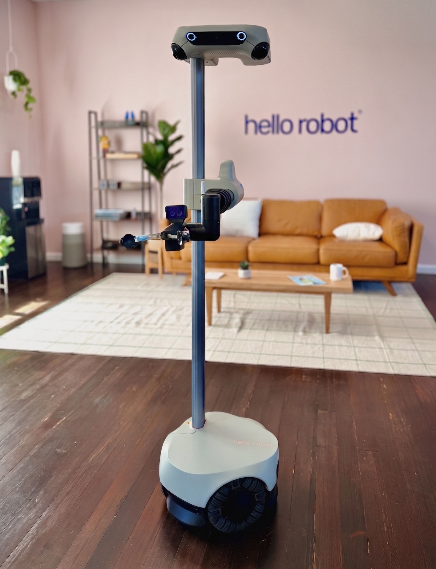 가정 환경에 배치된 Hello Robot의 4세대 로봇 Stretch 4의 모습.