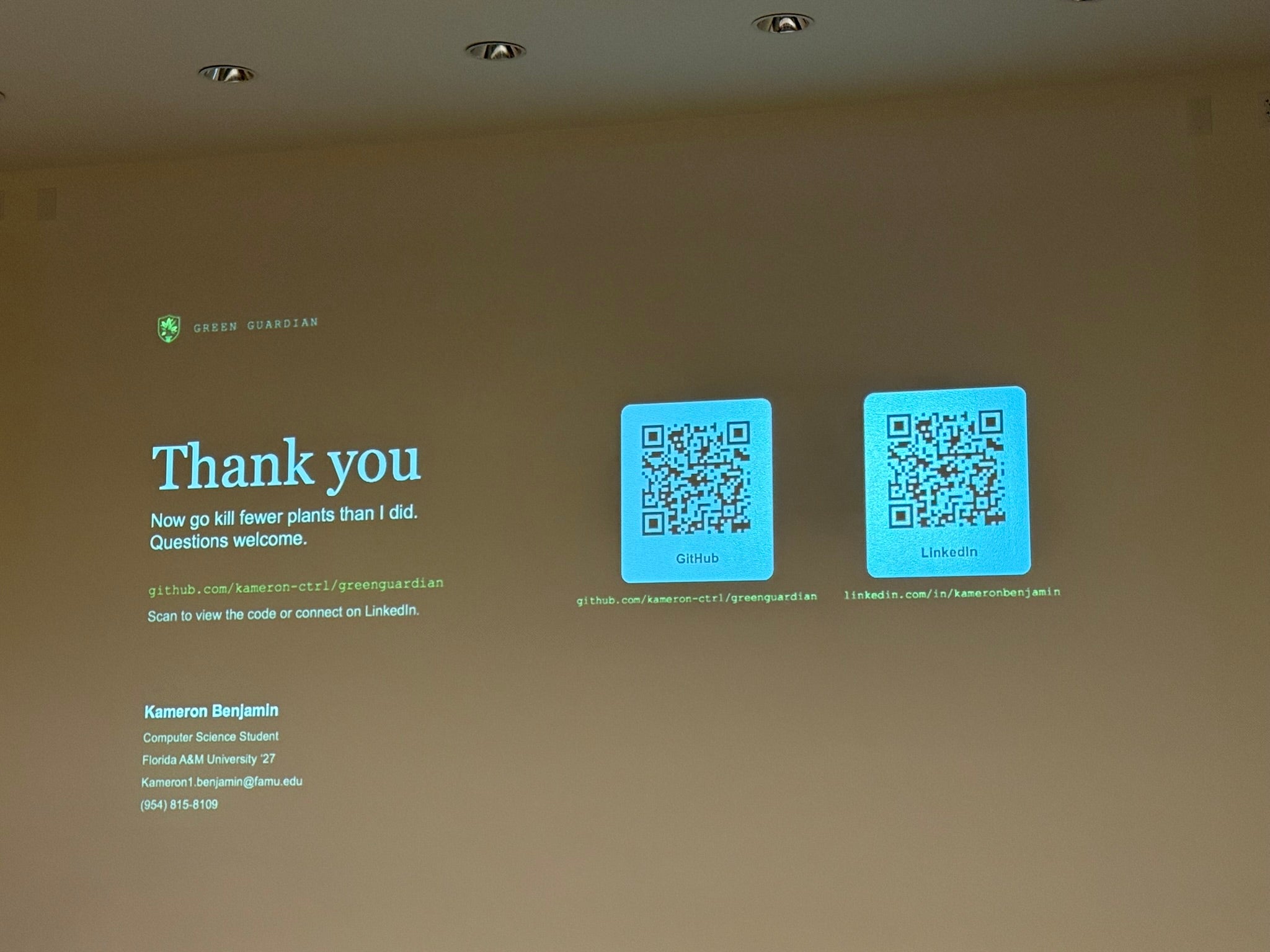 발표 종료 슬라이드 'Thank you'와 함께 GitHub·LinkedIn QR 코드를 배치해 청중이 프로젝트 코드와 발표자 연락처로 즉시 연결하도록 한 장면이다.